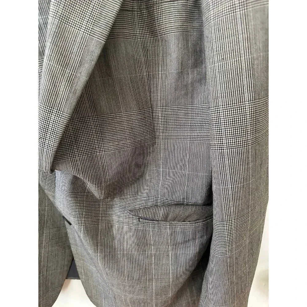 Men’s size Large Black & White plaid Blazer